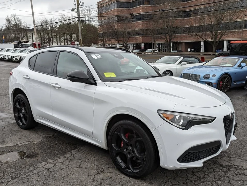 2022 Alfa Romeo Stelvio - Image 2 of 20