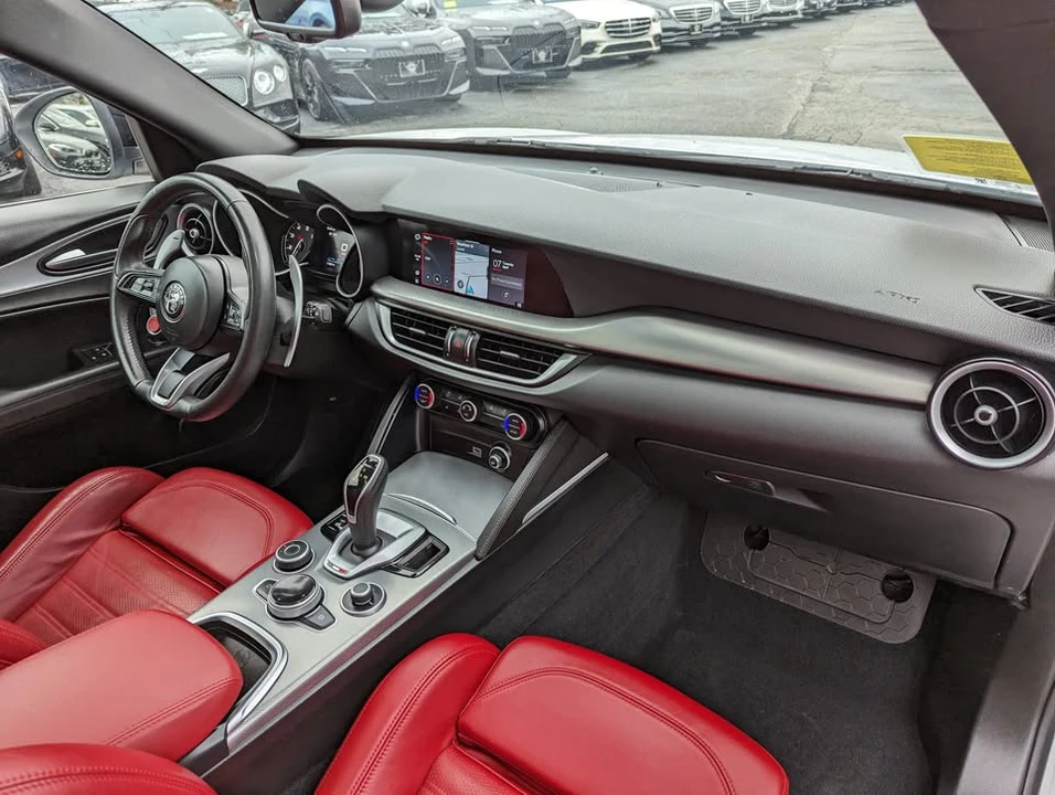 2022 Alfa Romeo Stelvio - Image 14 of 20