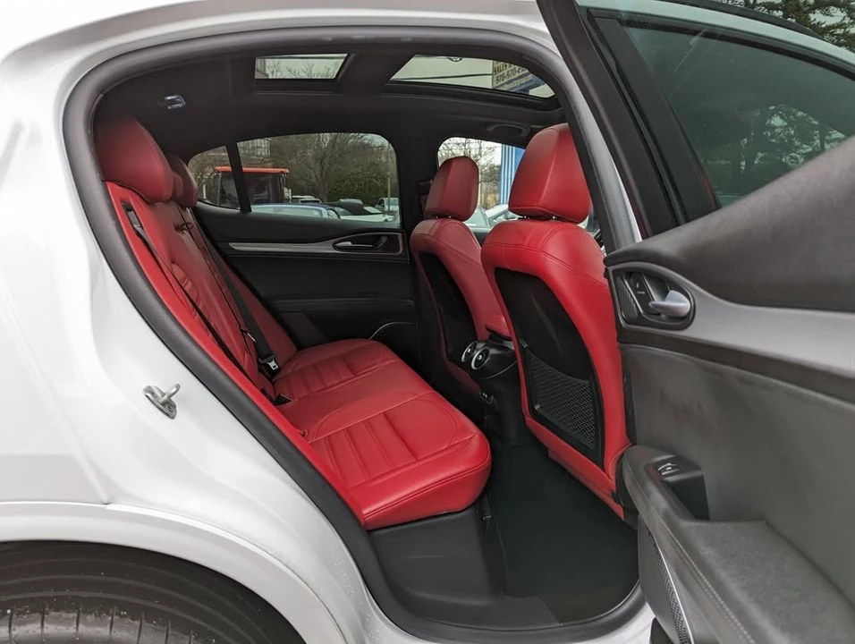 2022 Alfa Romeo Stelvio - Image 15 of 20