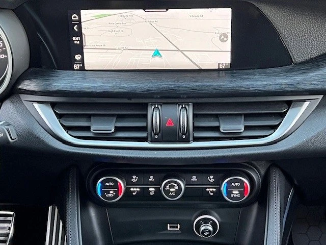 2022 Alfa Romeo Stelvio - Image 18 of 19