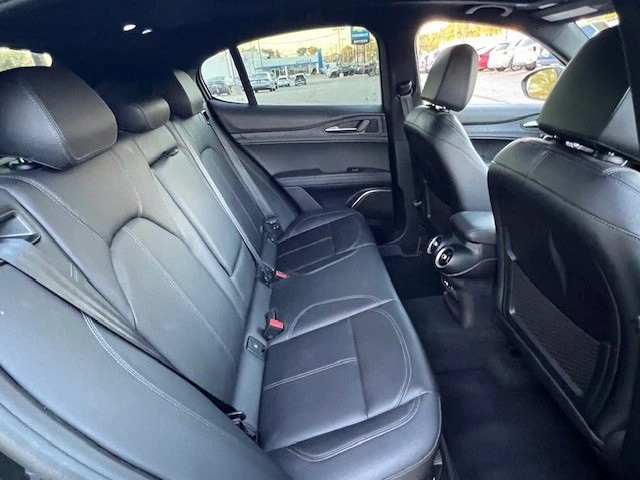 2022 Alfa Romeo Stelvio - Image 14 of 19