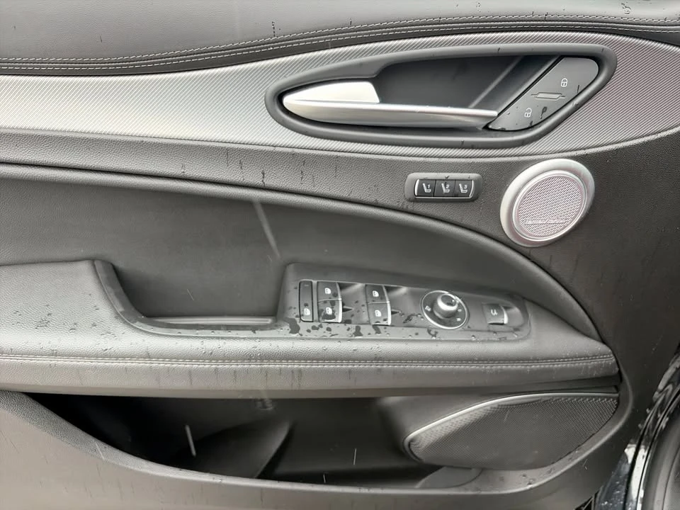 2022 Alfa Romeo Giulia - Image 5 of 17
