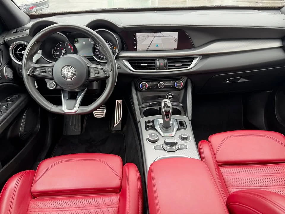 2022 Alfa Romeo Giulia - Image 13 of 17