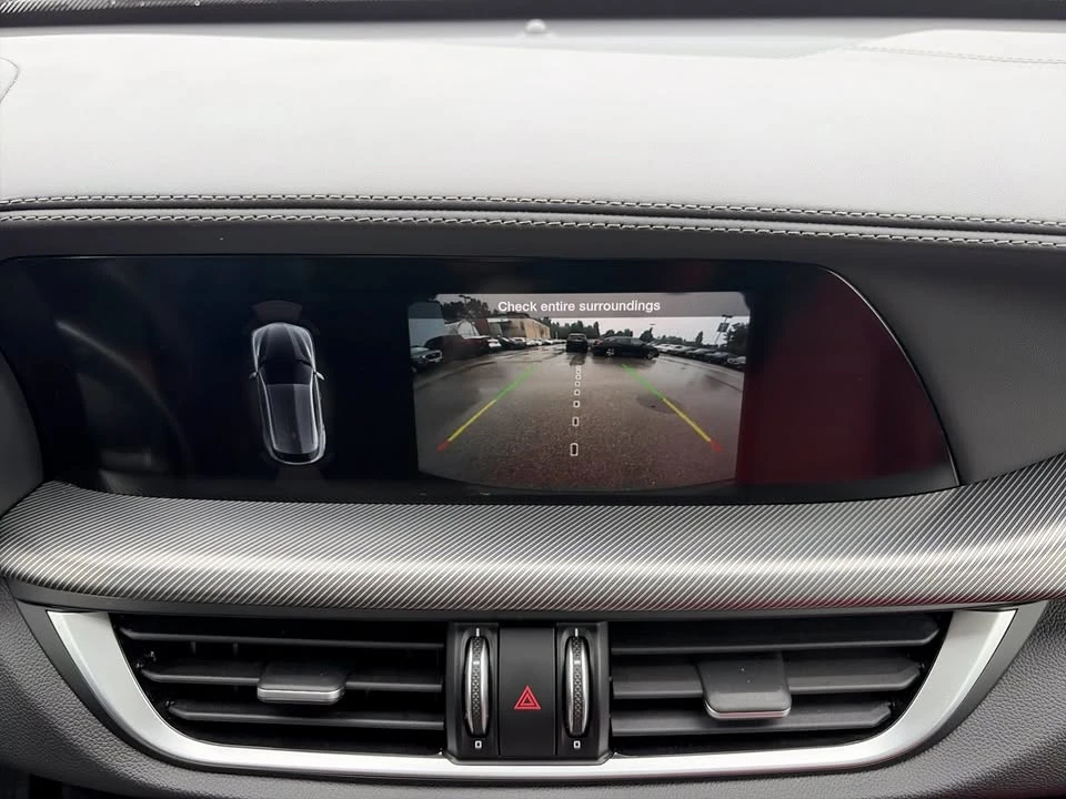 2022 Alfa Romeo Giulia - Image 9 of 17