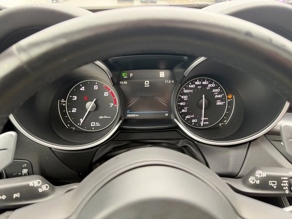 2022 Alfa Romeo Giulia - Image 7 of 17