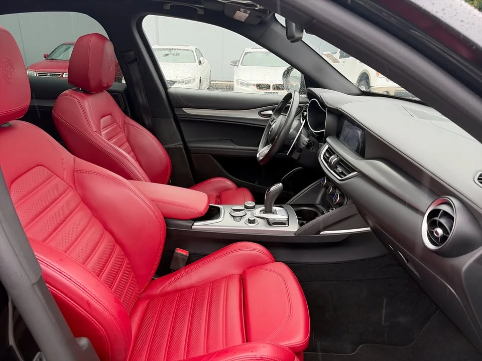 2022 Alfa Romeo Giulia - Image 17 of 17
