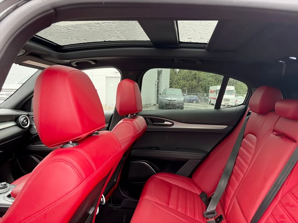 2022 Alfa Romeo Giulia - Image 14 of 17