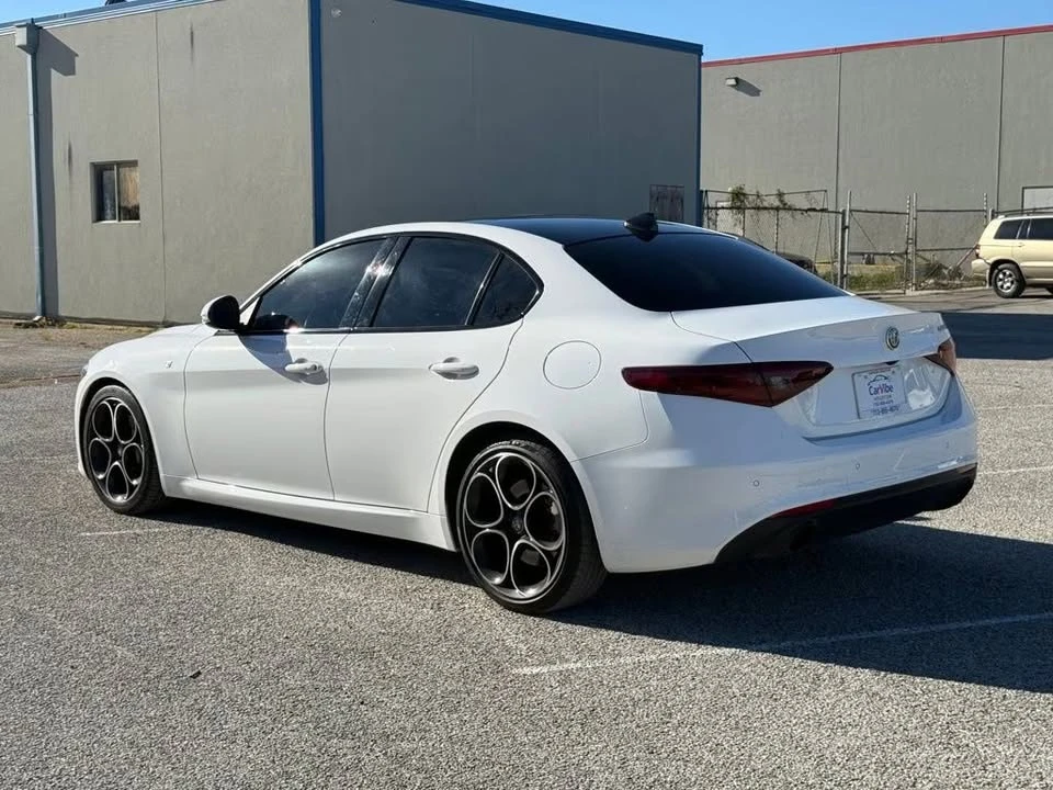 2022 Alfa Romeo Giulia - Image 3 of 7