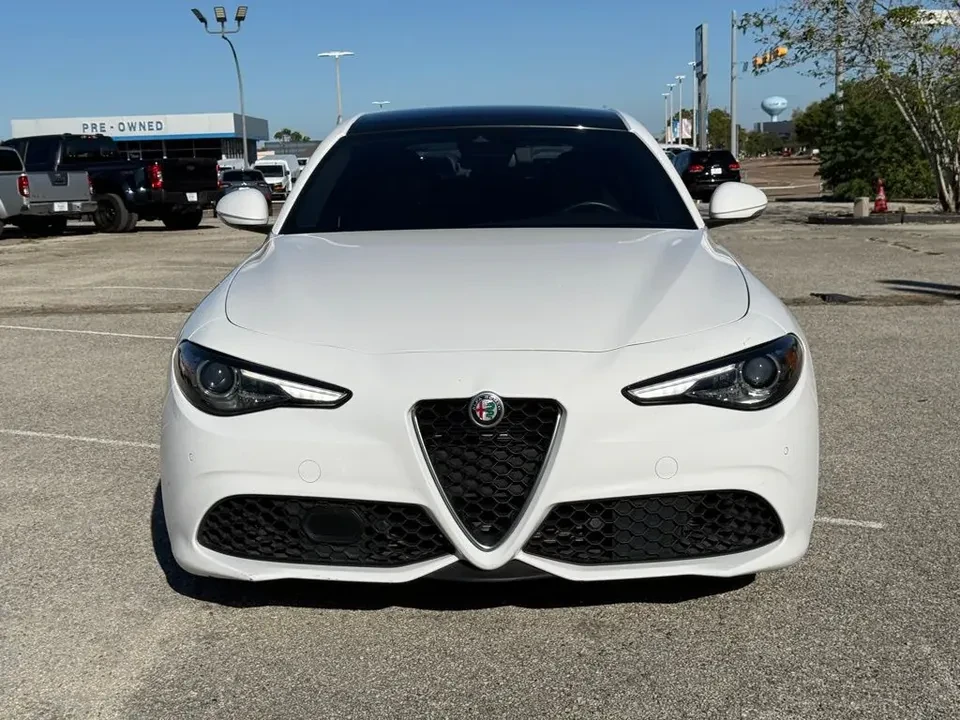 2022 Alfa Romeo Giulia - Image 6 of 7