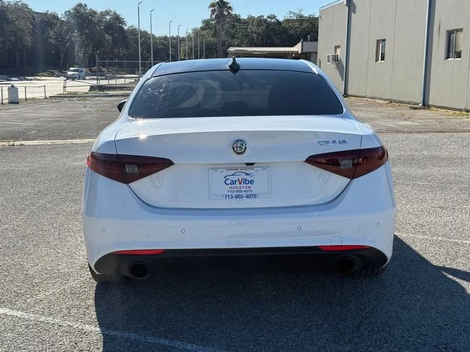 2022 Alfa Romeo Giulia - Image 2 of 7