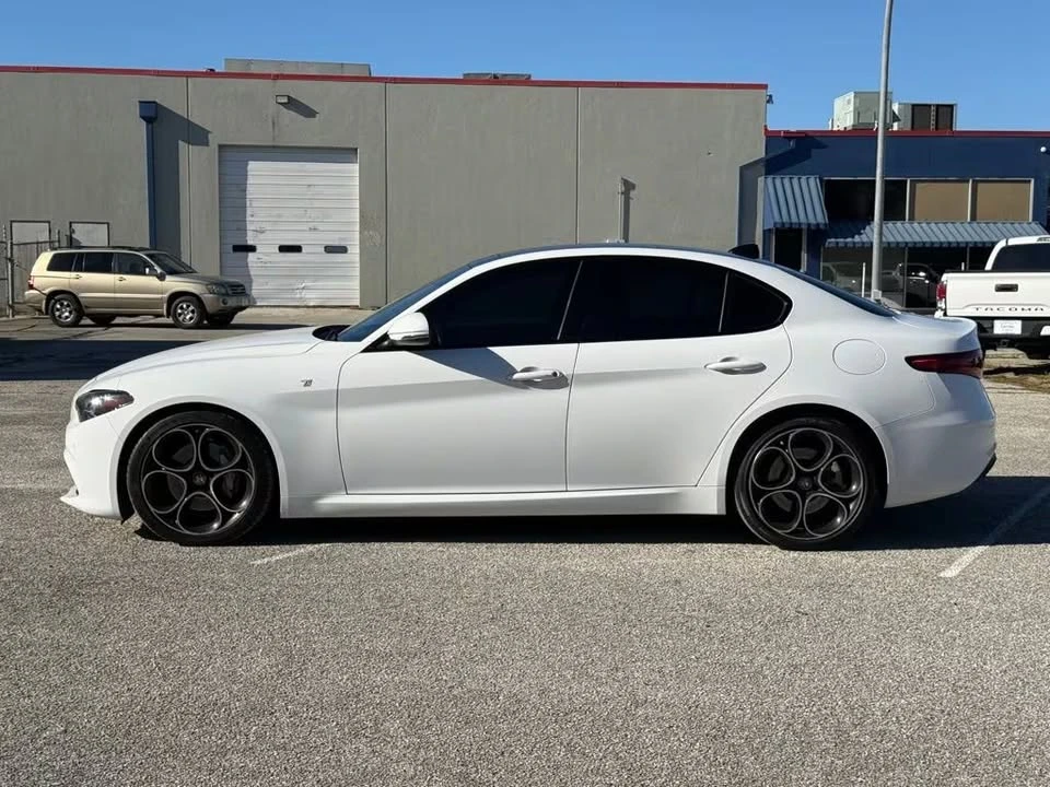 2022 Alfa Romeo Giulia - Image 4 of 7