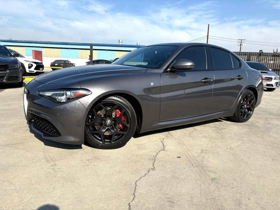 2022 Alfa Romeo Giulia - Image 2 of 20