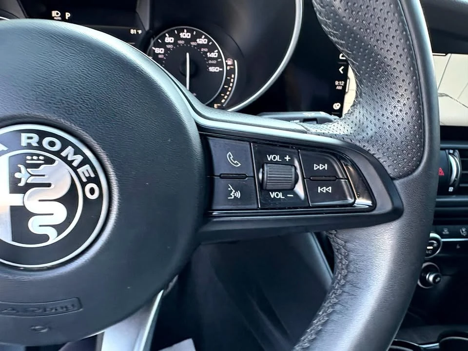 2022 Alfa Romeo Giulia - Image 19 of 20