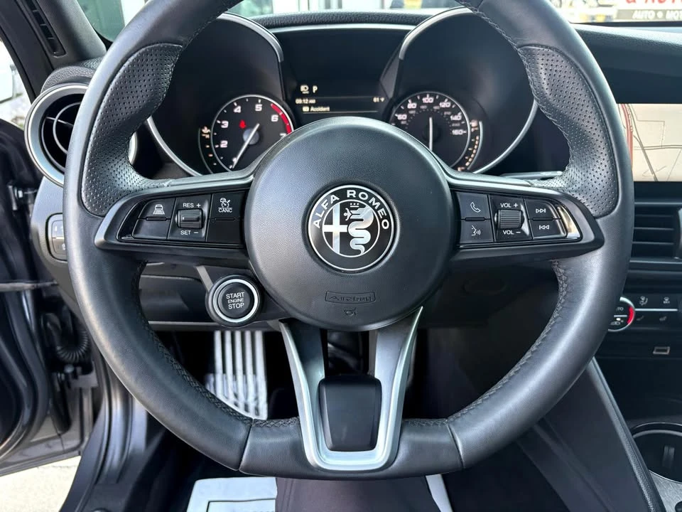 2022 Alfa Romeo Giulia - Image 17 of 20