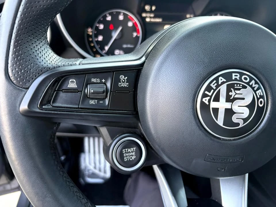 2022 Alfa Romeo Giulia - Image 18 of 20