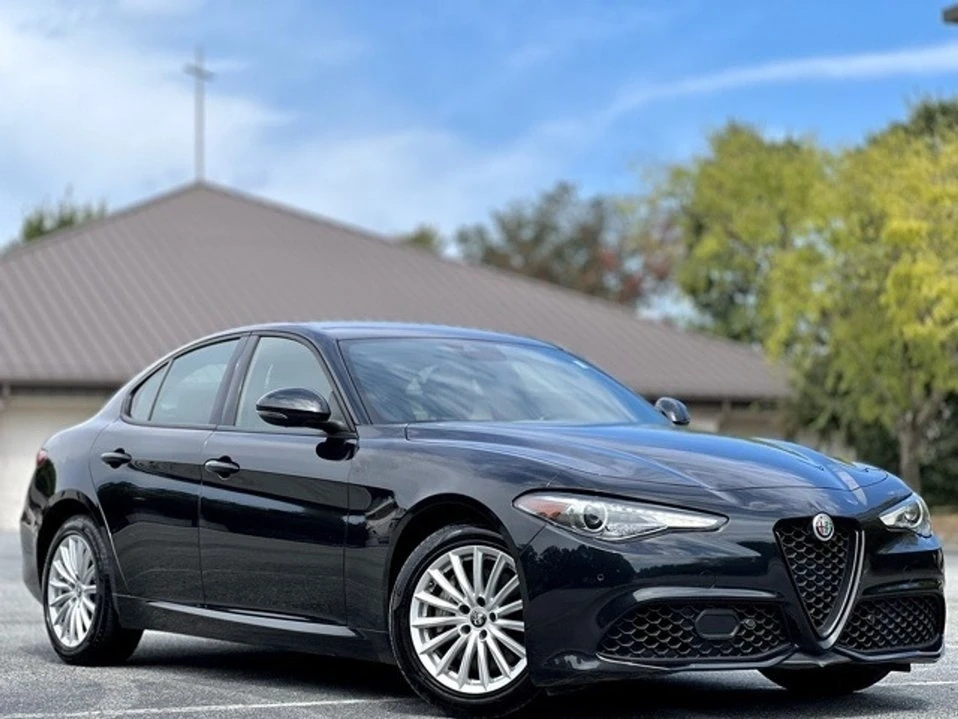 2022 Alfa Romeo Giulia - Image 3 of 20