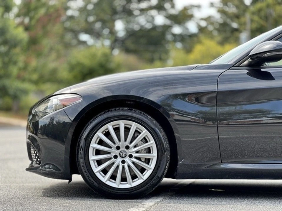 2022 Alfa Romeo Giulia - Image 11 of 20
