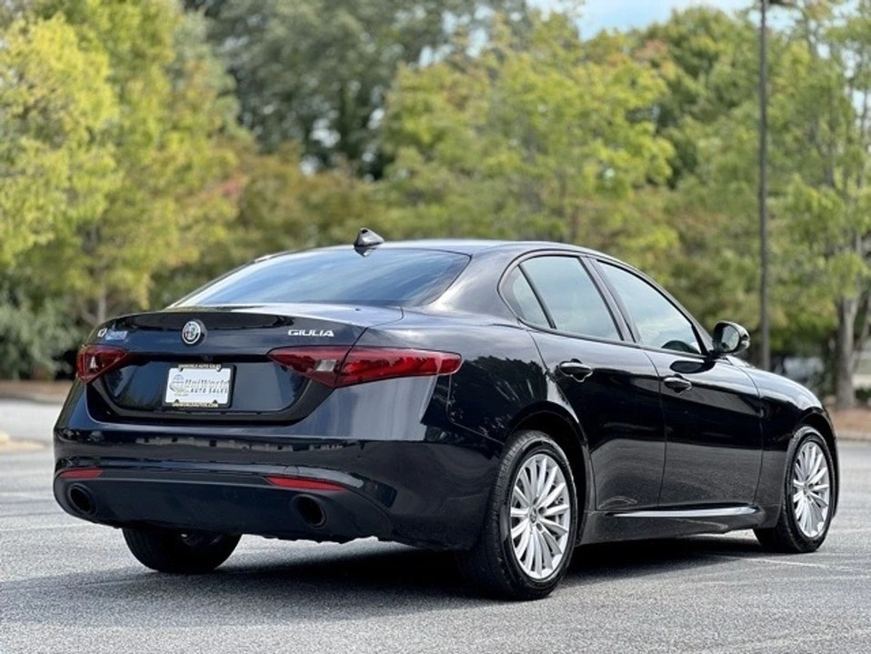 2022 Alfa Romeo Giulia - Image 7 of 20