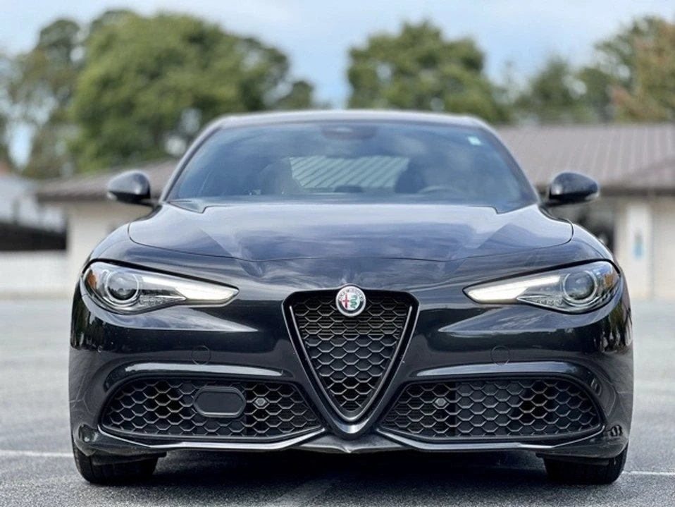 2022 Alfa Romeo Giulia - Image 2 of 20