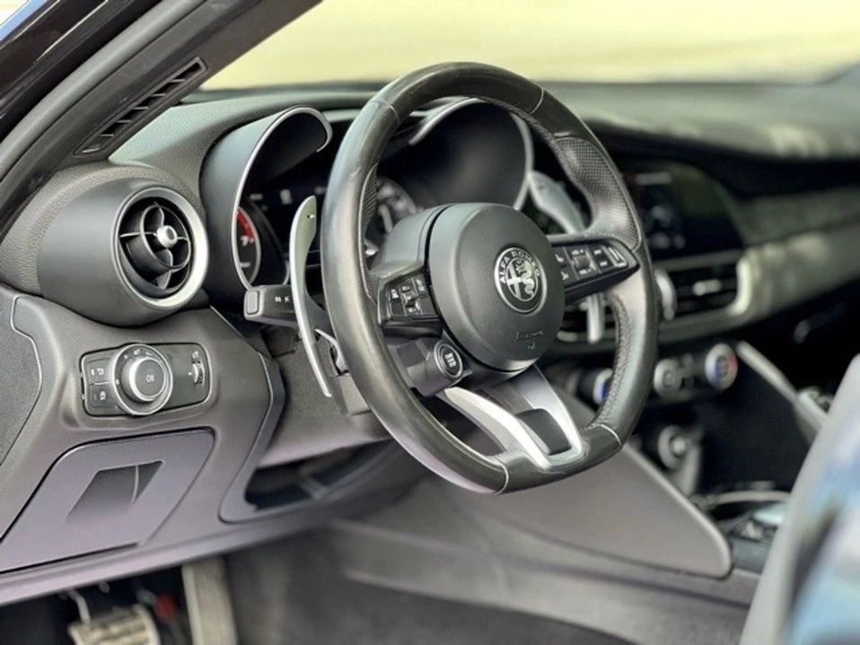 2022 Alfa Romeo Giulia - Image 13 of 20