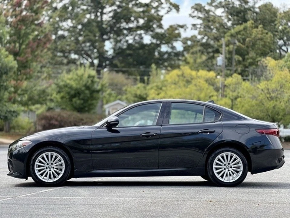2022 Alfa Romeo Giulia - Image 10 of 20