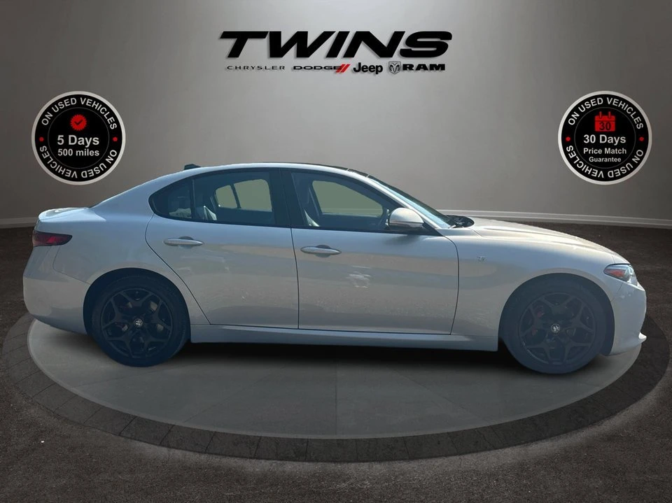 2022 Alfa Romeo Giulia - Image 2 of 20
