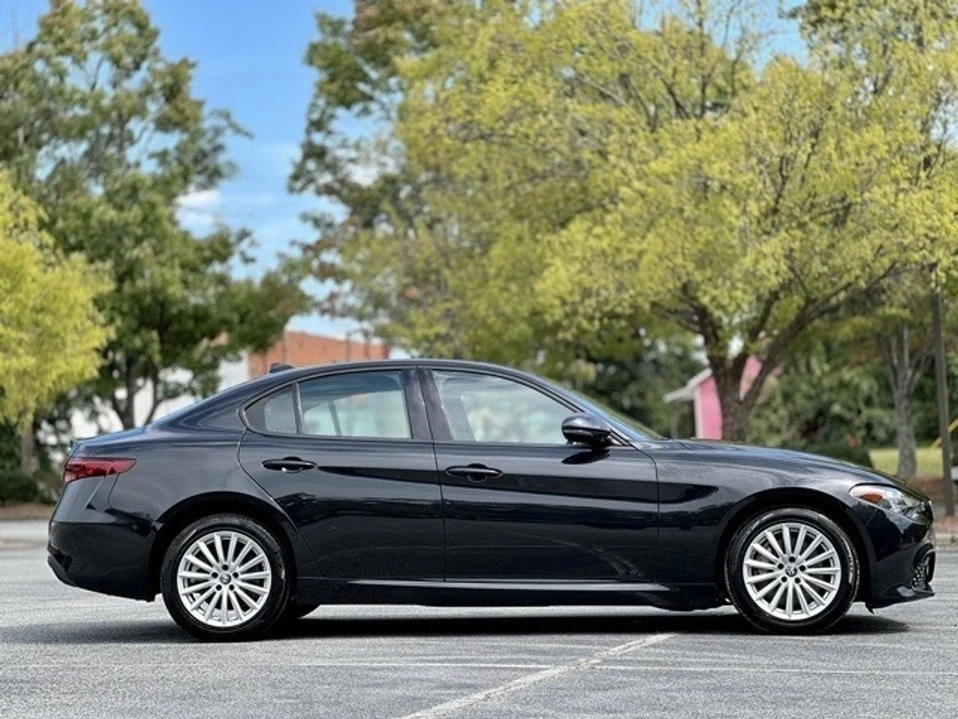 2022 Alfa Romeo Giulia - Image 6 of 20