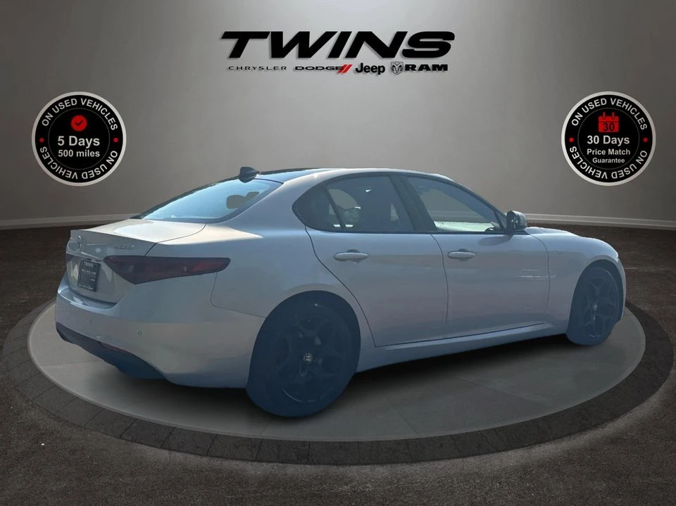 2022 Alfa Romeo Giulia - Image 3 of 20