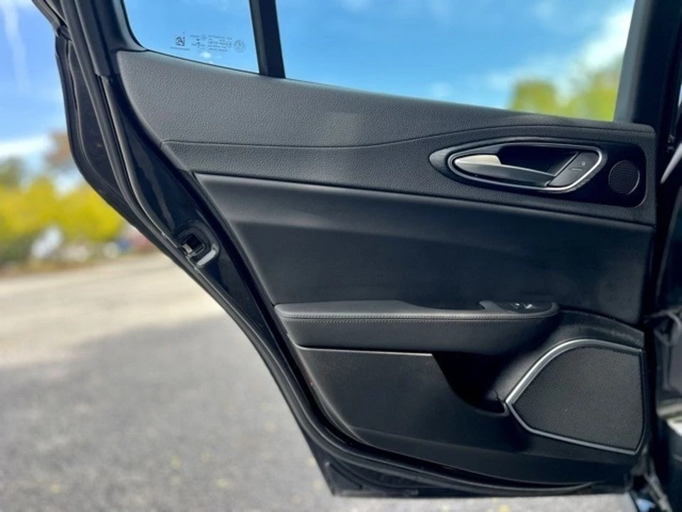 2022 Alfa Romeo Giulia - Image 17 of 20