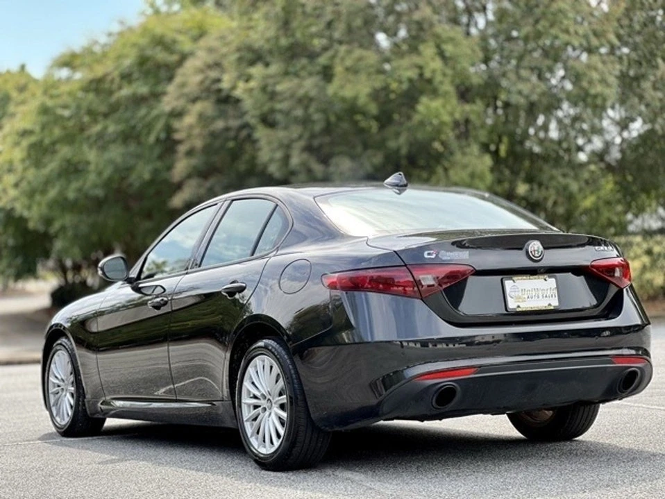 2022 Alfa Romeo Giulia - Image 9 of 20