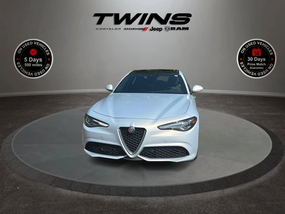 2022 Alfa Romeo Giulia - Image 8 of 20