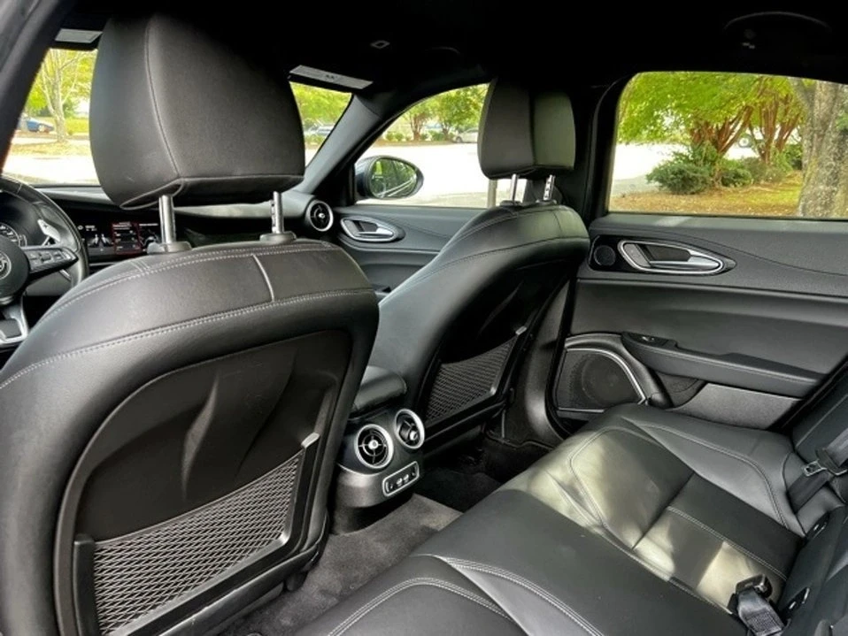 2022 Alfa Romeo Giulia - Image 18 of 20