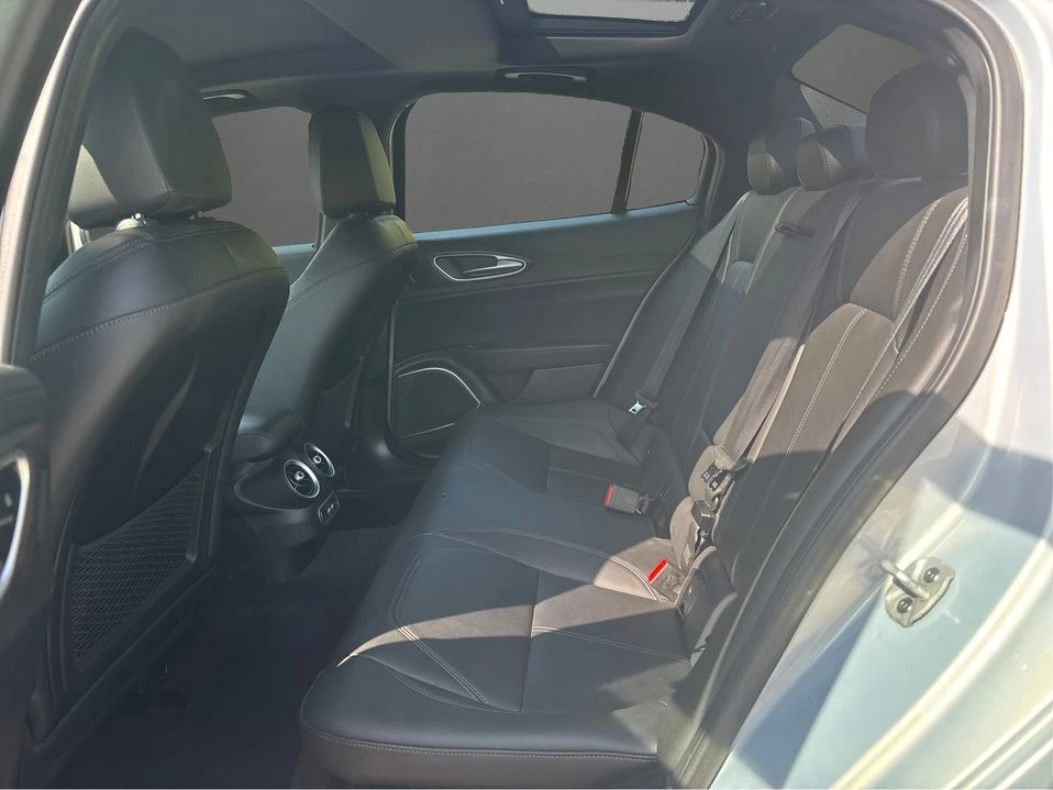 2022 Alfa Romeo Giulia - Image 10 of 20