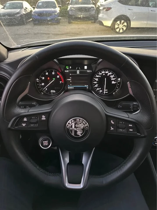 2022 Alfa Romeo Giulia - Image 3 of 5