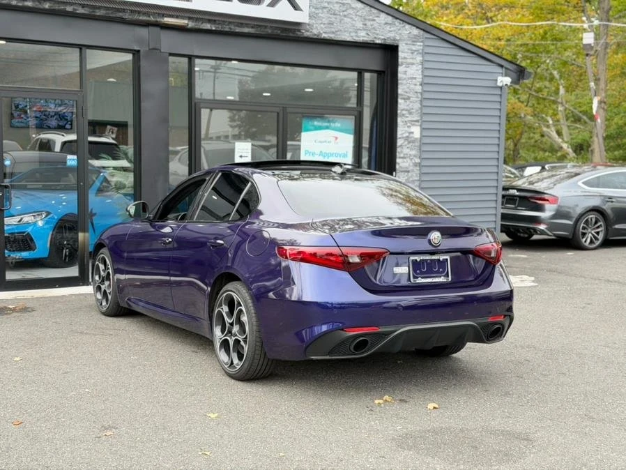 2022 Alfa Romeo Giulia - Image 16 of 20