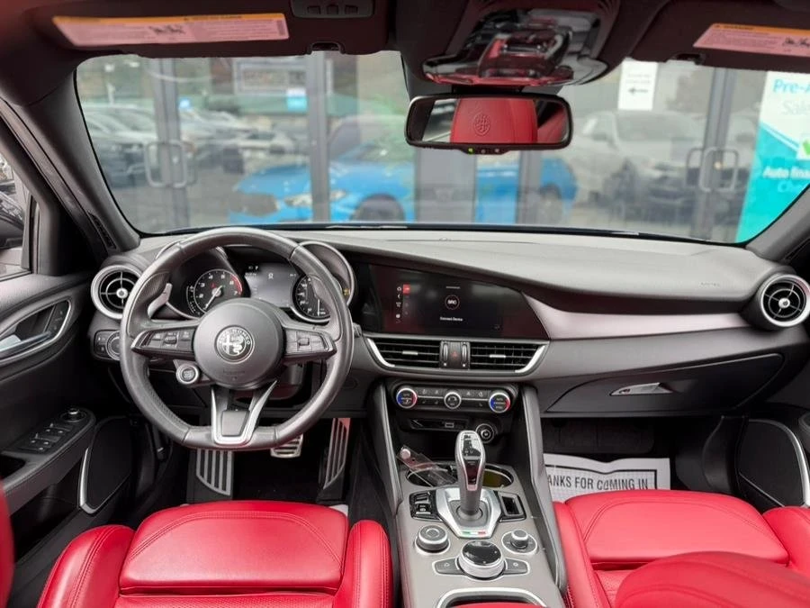 2022 Alfa Romeo Giulia - Image 18 of 20