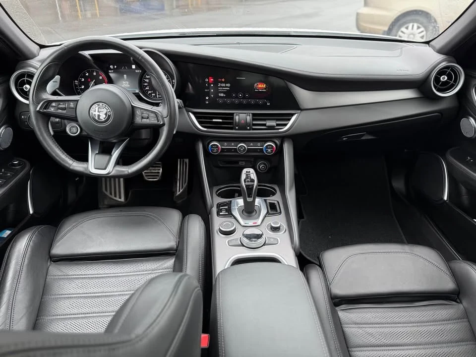 2022 Alfa Romeo Giulia - Image 5 of 14