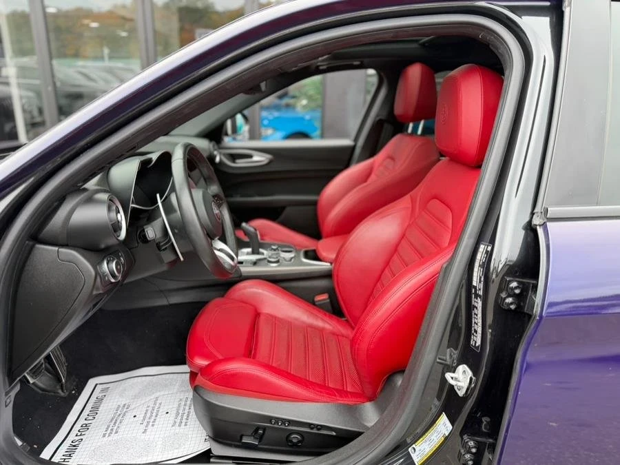 2022 Alfa Romeo Giulia - Image 15 of 20
