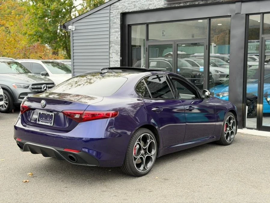 2022 Alfa Romeo Giulia - Image 17 of 20
