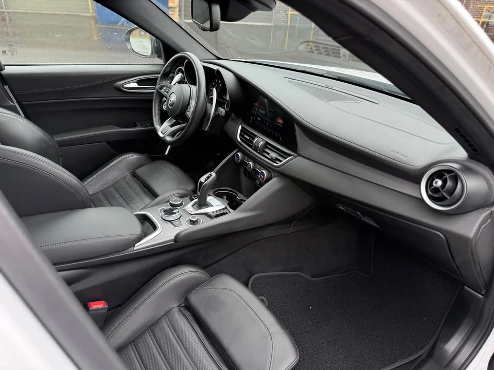 2022 Alfa Romeo Giulia - Image 6 of 14