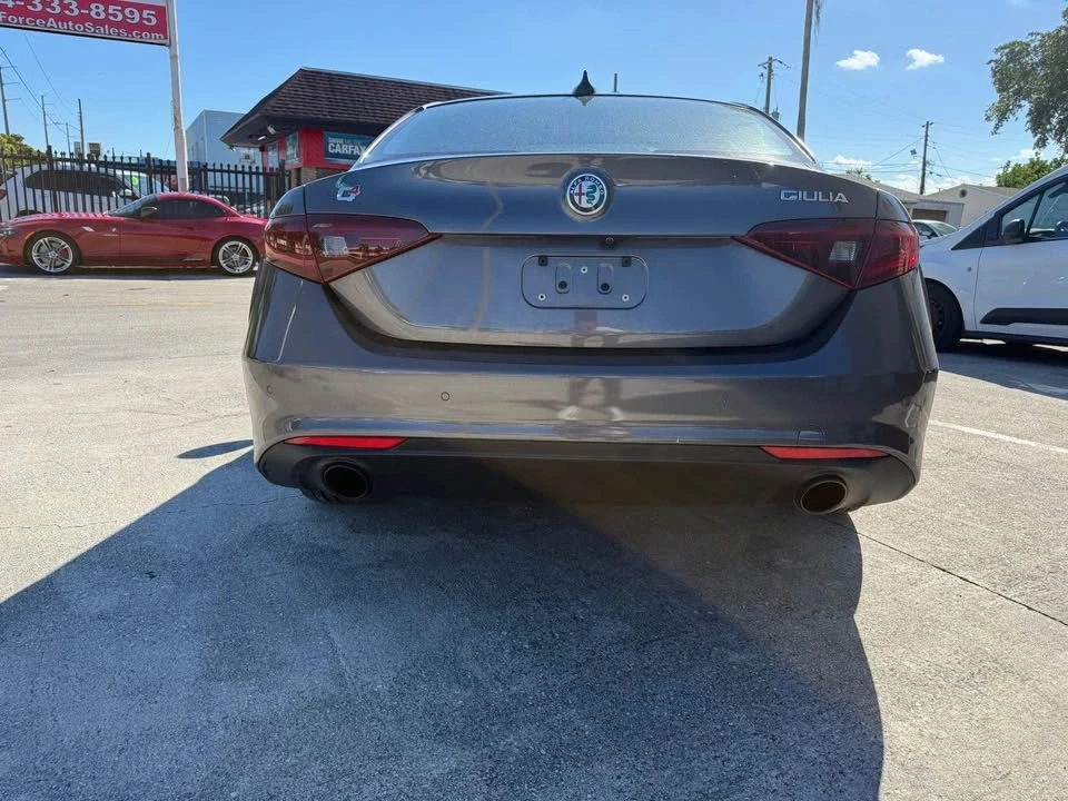 2022 Alfa Romeo Giulia - Image 4 of 18