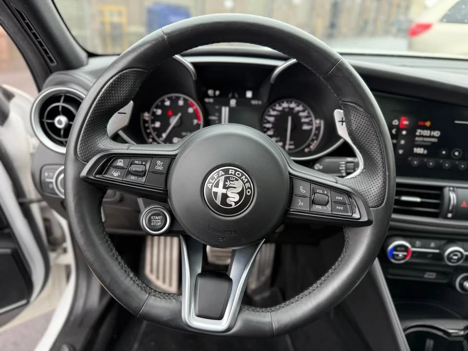 2022 Alfa Romeo Giulia - Image 8 of 14
