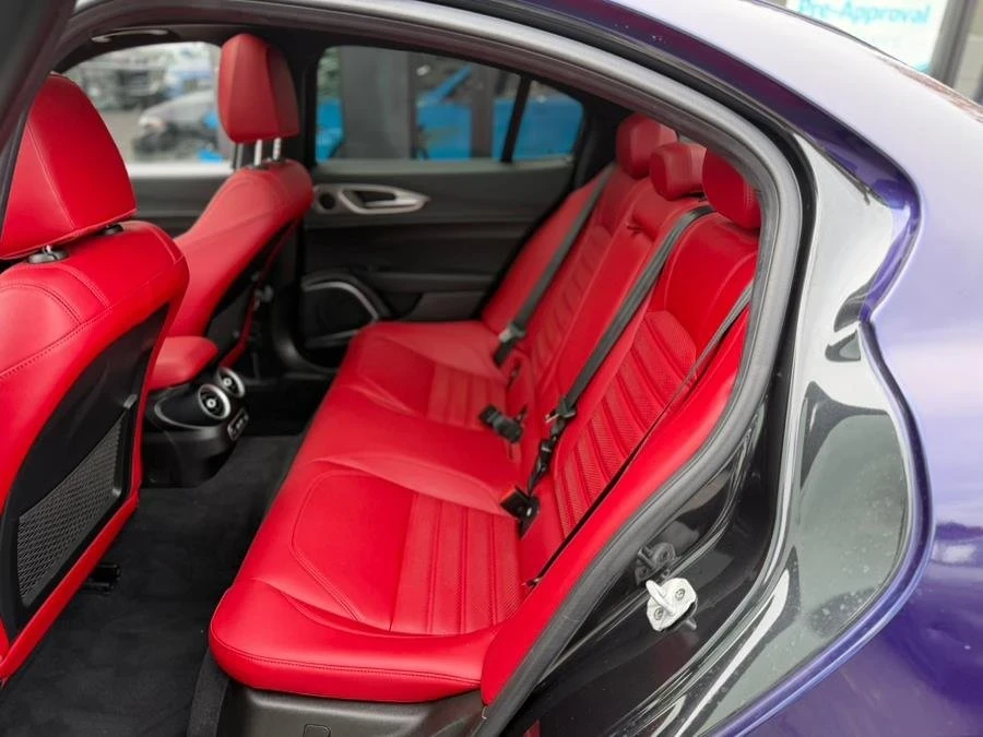 2022 Alfa Romeo Giulia - Image 13 of 20