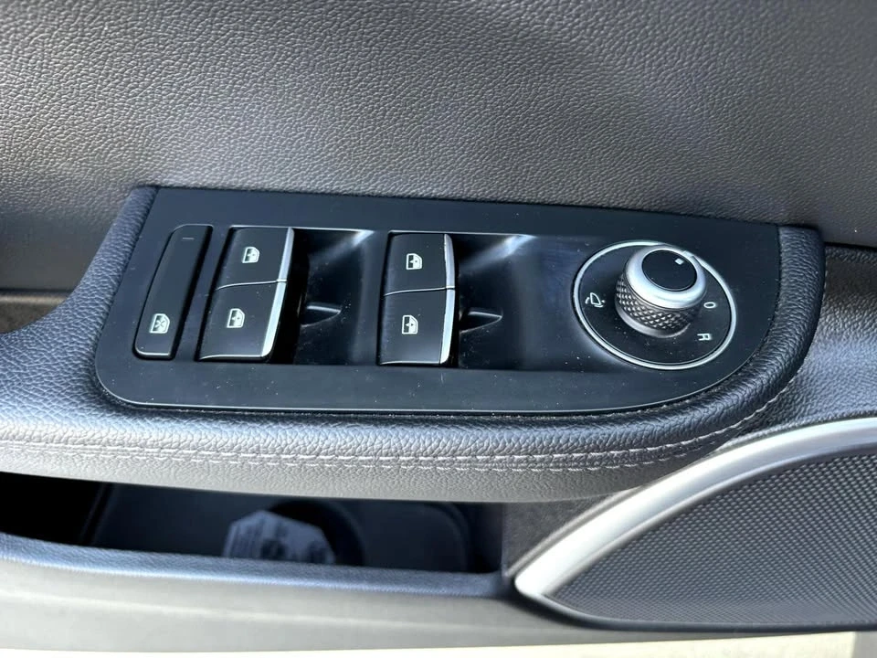 2022 Alfa Romeo Giulia - Image 14 of 20