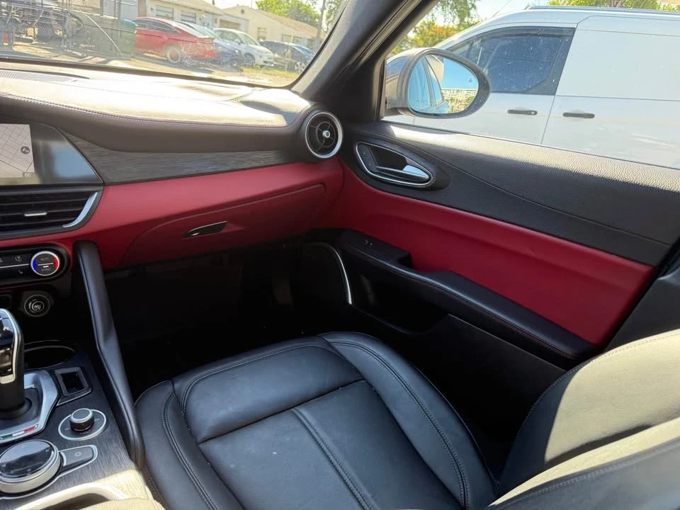 2022 Alfa Romeo Giulia - Image 16 of 18
