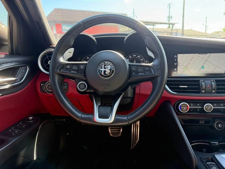 2022 Alfa Romeo Giulia - Image 10 of 18