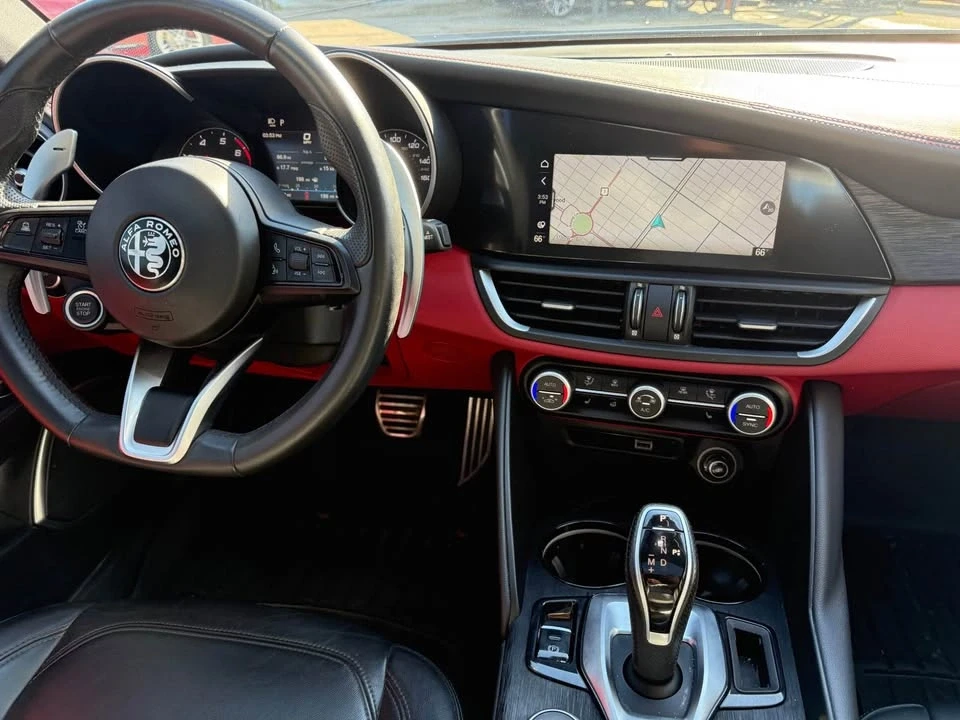 2022 Alfa Romeo Giulia - Image 14 of 18