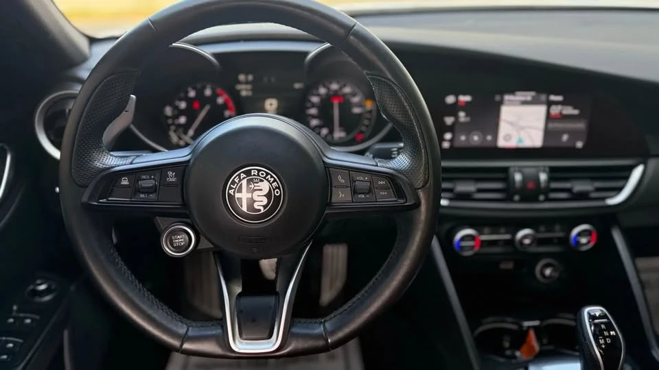 2022 Alfa Romeo Giulia - Image 11 of 20