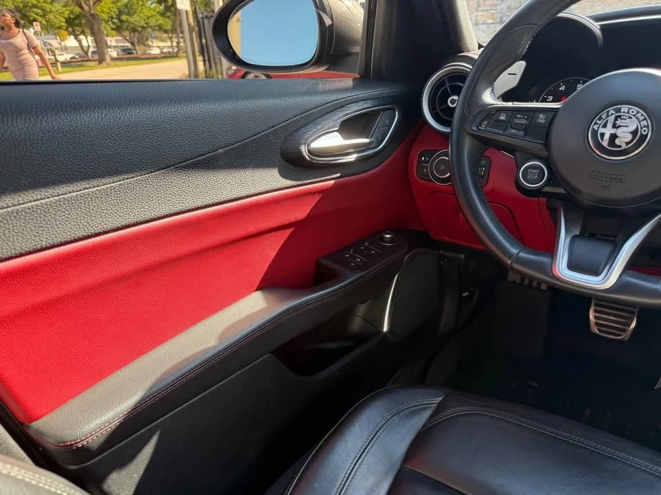 2022 Alfa Romeo Giulia - Image 11 of 18