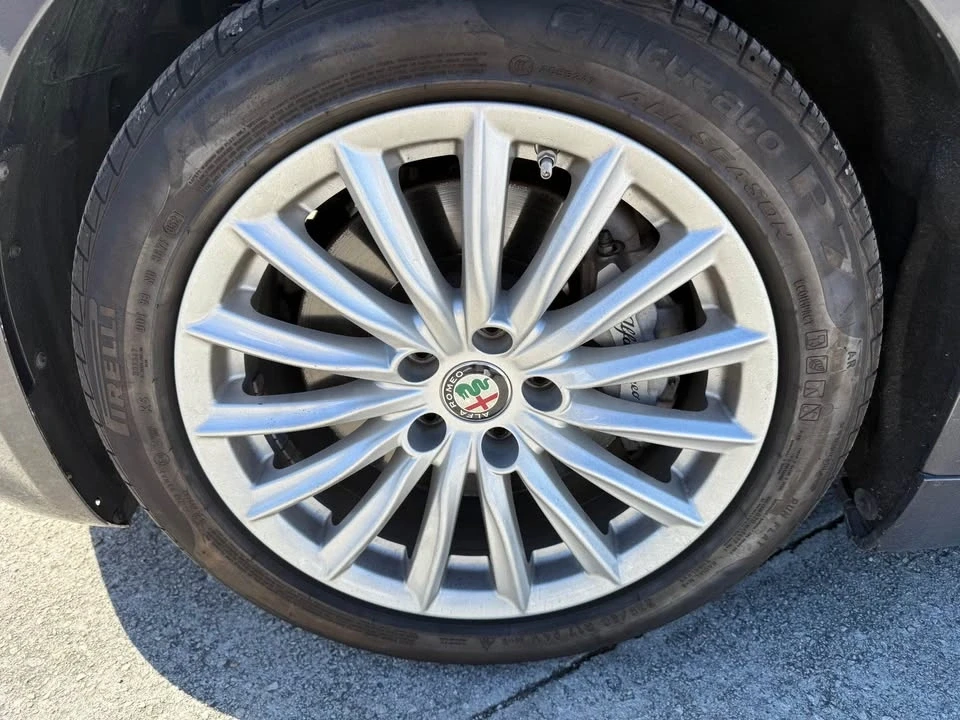 2022 Alfa Romeo Giulia - Image 6 of 18